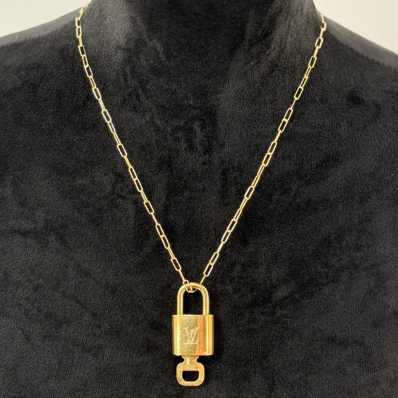 Authentic Louis Vuitton Lock & Key #300 w/Paperclip Link 20" Chain Necklace - Picture 1 of 17